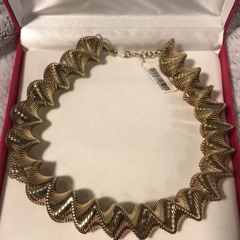 Statement necklace gold plated with box